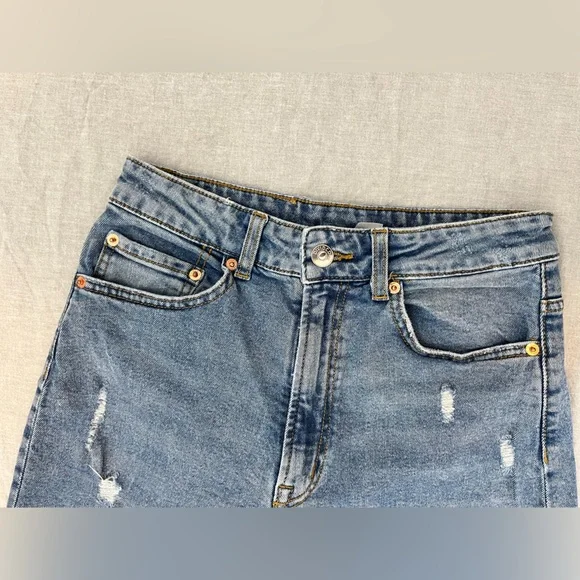 Divided Women's High Rise Light Blue Jeans - Picture 2 of 5